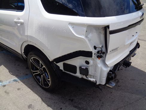 Used 2015 Ford Explorer Sport w/ Equipment Group 401A image 2