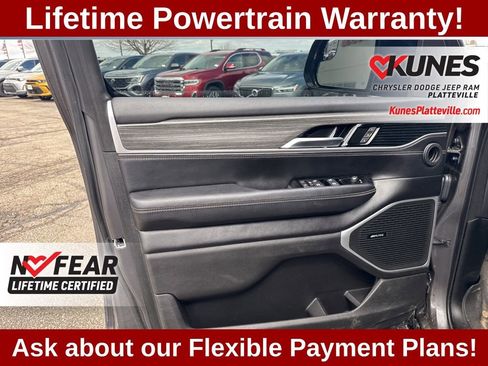 Used 2023 Jeep Wagoneer Series II w/ Flexible Seating Group AWD/4WD image 12