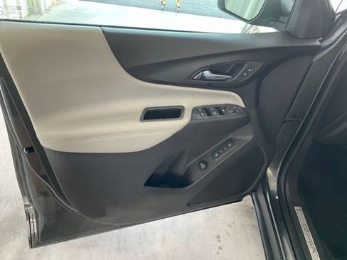 Used 2019 Chevrolet Equinox Premier FWD image 4