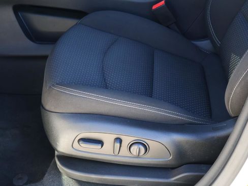 Used 2023 GMC Terrain SLE w/ Driver Convenience Package image 14