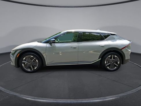 Used 2025 Kia EV6 Light RWD image 9