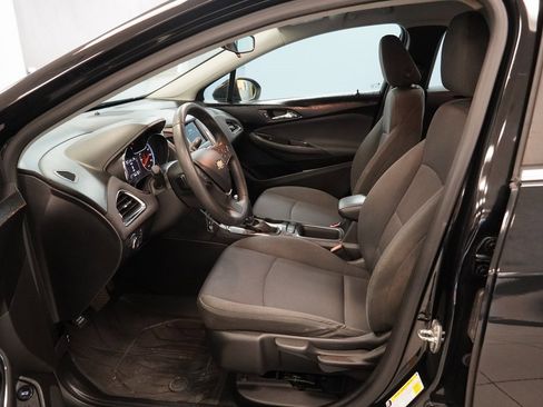 Used 2019 Chevrolet Cruze LT image 4