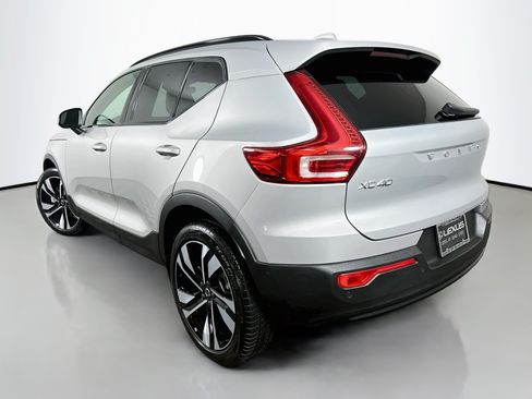 Used 2025 Volvo XC40 B5 Plus AWD/4WD image 5