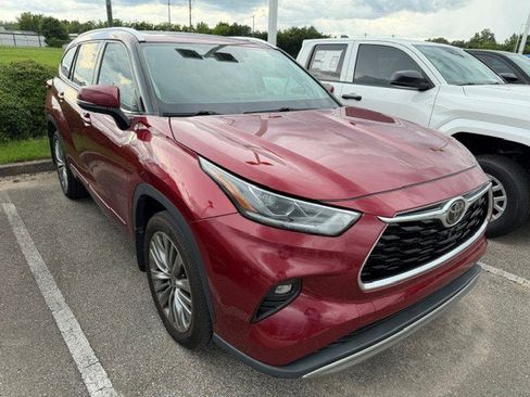 Used 2020 Toyota Highlander Platinum AWD/4WD image 3