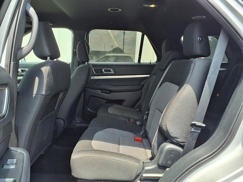 Used 2019 Ford Explorer XLT AWD/4WD image 12