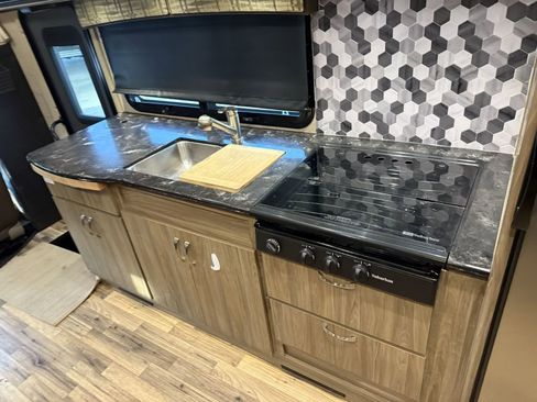 Used 2017 Ford E-450 and Econoline 450 Super Duty w/ Motorhome Prep Package image 49