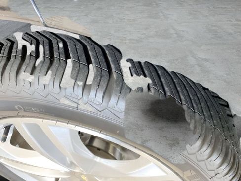 Used 2020 Chevrolet Equinox Premier w/ LPO, Floor Liner Package AWD/4WD image 27