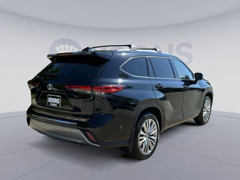 Used 2023 Toyota Highlander Platinum AWD/4WD image 11