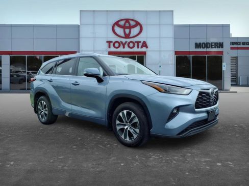 Used 2023 Toyota Highlander XLE FWD image 10