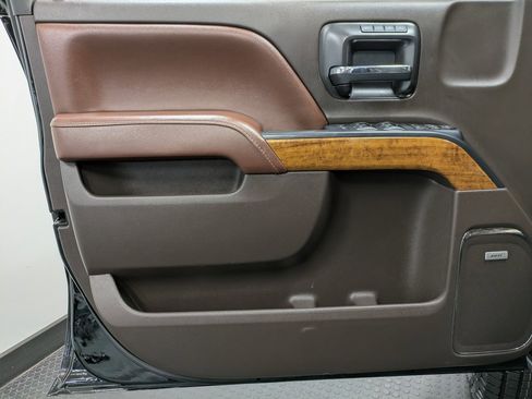 Used 2016 Chevrolet Silverado 2500 High Country w/ Duramax Plus Package image 8