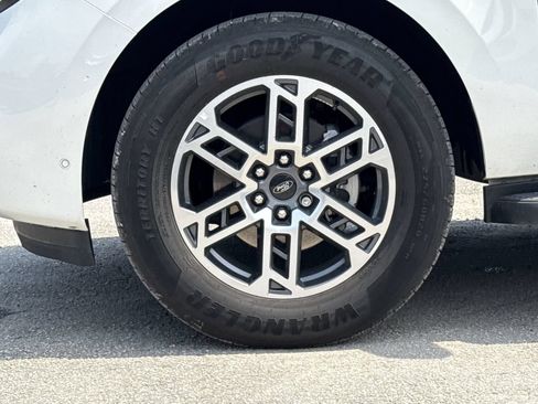 New 2025 Ford Expedition Active RWD image 8