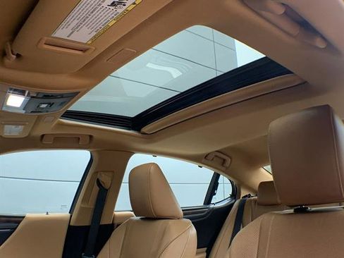 Certified 2022 Lexus ES 300h Ultra Luxury w/ Accessory Package 2 image 22