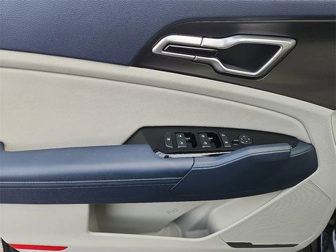 Certified 2025 Kia Sportage EX image 13