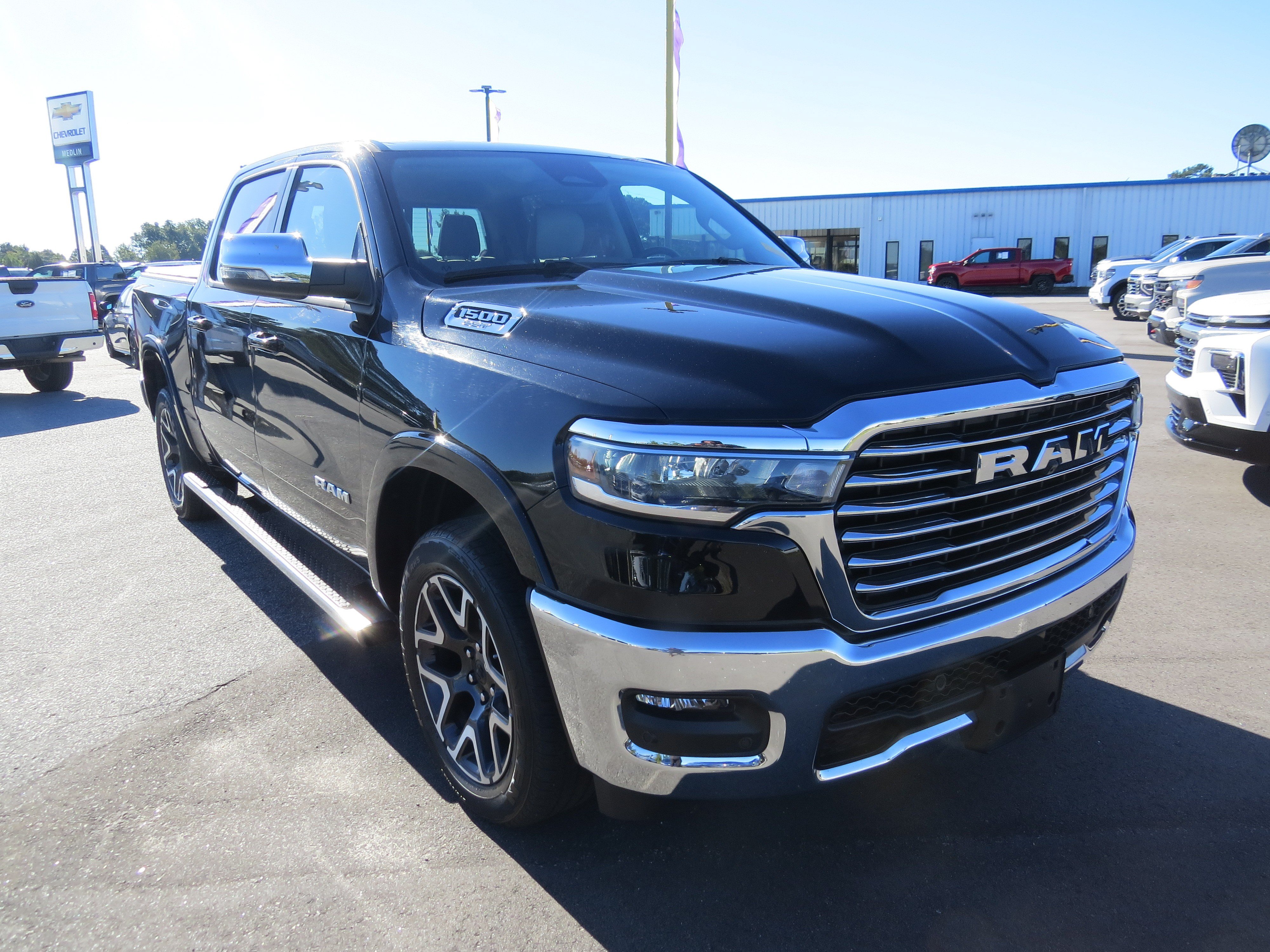 Used 2025 RAM 1500 Laramie AWD/4WD image 9