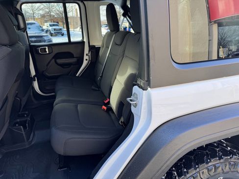 Used 2023 Jeep Wrangler Unlimited Willys image 8
