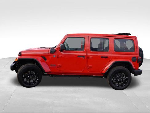 Certified 2025 Jeep Wrangler Unlimited Sahara w/ Safety Group AWD/4WD image 10