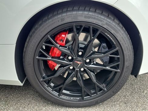 Used 2024 Chevrolet Corvette Stingray Preferred Cpe w/ Z51 Performance Package RWD image 9