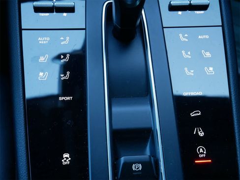 Used 2022 Porsche Macan image 20