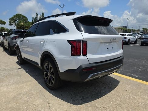 Certified 2023 Kia Sorento SX Prestige AWD/4WD image 12