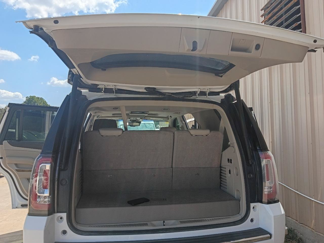 Used 2017 GMC Yukon Denali AWD/4WD image 38