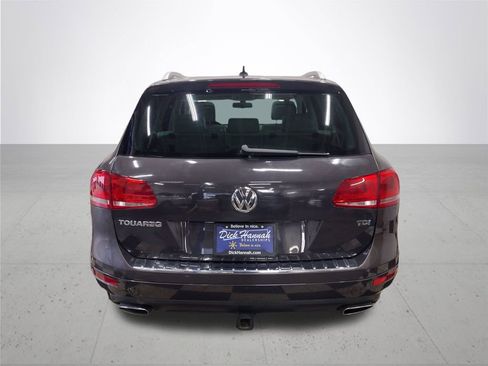 Used 2012 Volkswagen Touareg TDI image 11
