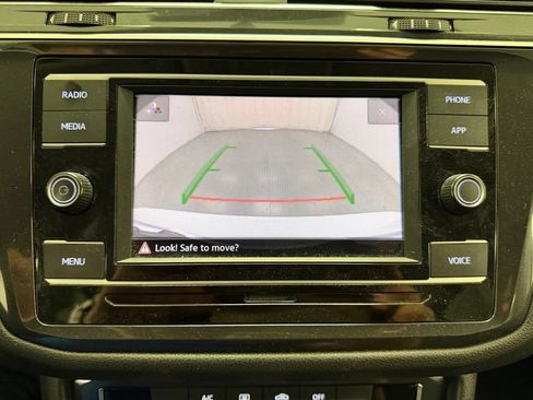 Used 2021 Volkswagen Tiguan S FWD image 27