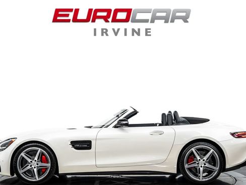 Used 2021 Mercedes-Benz AMG GT Roadster image 2
