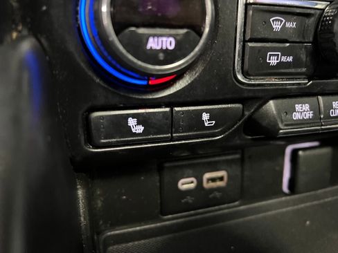 Used 2021 Chevrolet Tahoe Z71 w/ Z71 Signature Package image 15