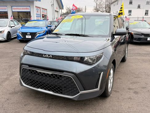 Used 2025 Kia Soul LX w/ LX Technology Package image 1