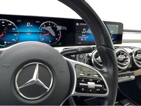 Used 2021 Mercedes-Benz A 220 4MATIC image 32