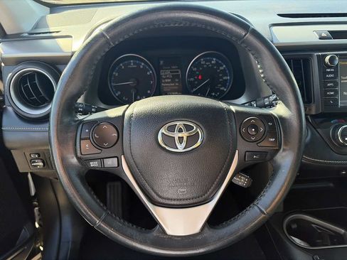 Used 2018 Toyota RAV4 XLE FWD image 32