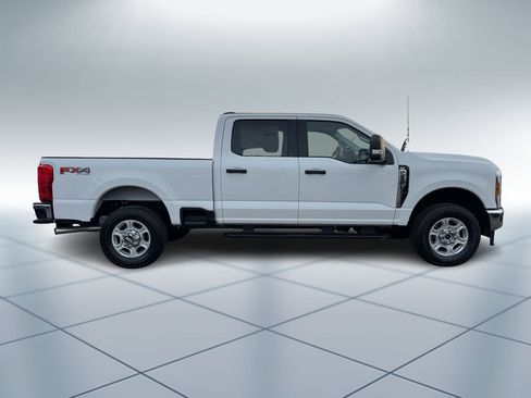 New 2026 Ford F250 XLT w/ FX4 Off-Road Package image 3