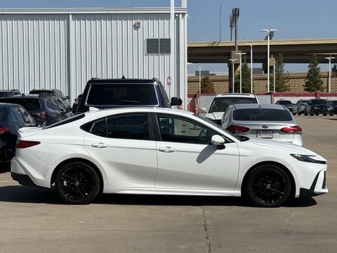 Used 2025 Toyota Camry SE FWD image 3
