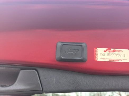 Used 2021 Toyota RAV4 XLE Premium image 10