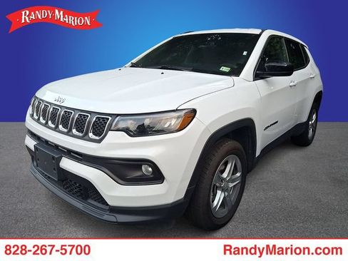 Used 2024 Jeep Compass Latitude AWD/4WD image 1
