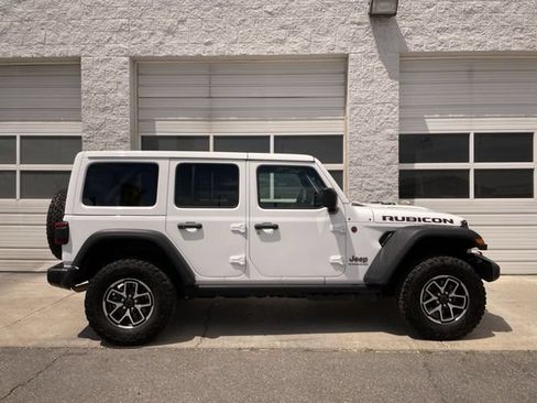 Used 2026 Jeep Wrangler Unlimited Rubicon AWD/4WD image 1