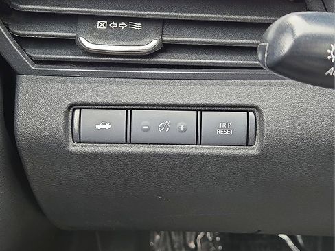 Used 2024 Nissan Altima 2.5 SV image 24