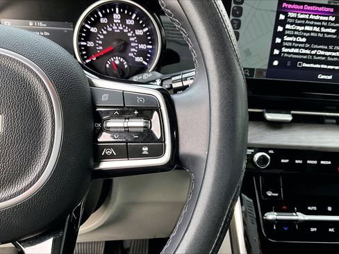 Used 2024 Kia Carnival EX image 30