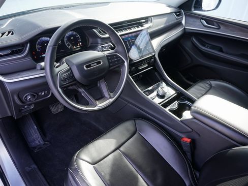 Used 2023 Jeep Grand Cherokee L Limited w/ Luxury Tech Group II image 13