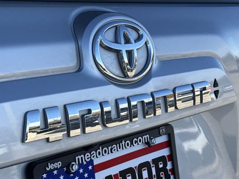 Used 2022 Toyota 4Runner SR5 AWD/4WD image 8