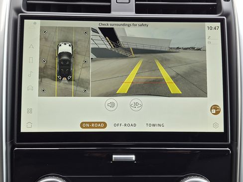 New 2026 Land Rover Discovery Dynamic SE image 17