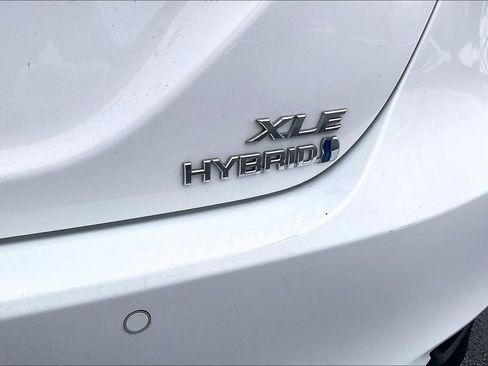 Used 2018 Toyota Camry XLE image 9