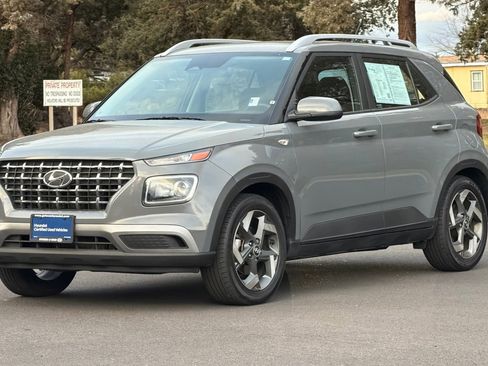 Certified 2023 Hyundai Venue SEL image 9