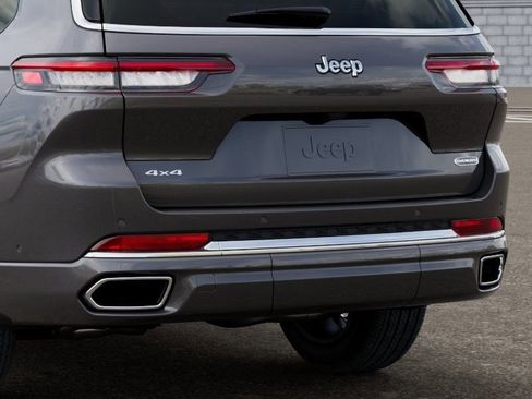 New 2025 Jeep Grand Cherokee L Overland w/ Advanced Protech Group III AWD/4WD image 13