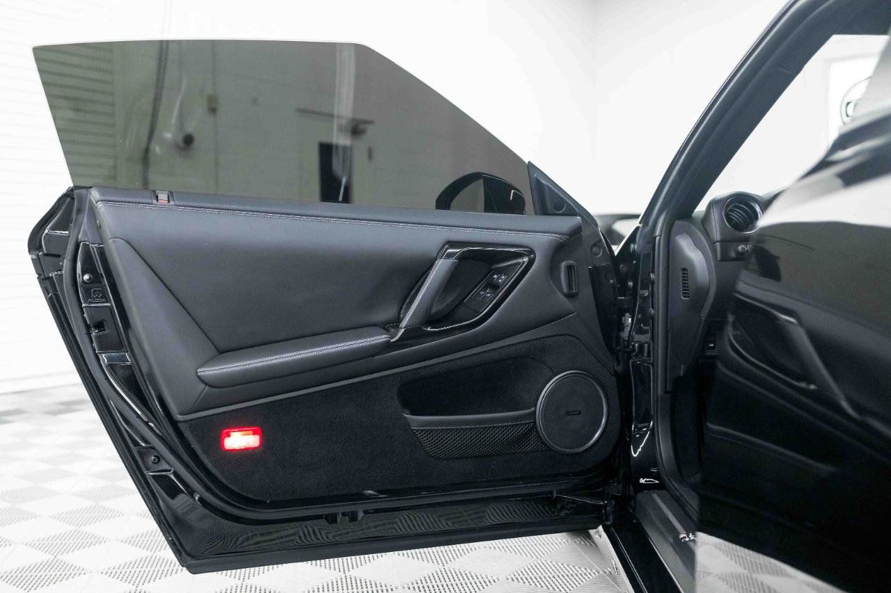 Used 2015 Nissan GT-R Premium AWD/4WD image 34