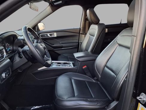 Used 2020 Ford Explorer XLT w/ Equipment Group 202A image 21