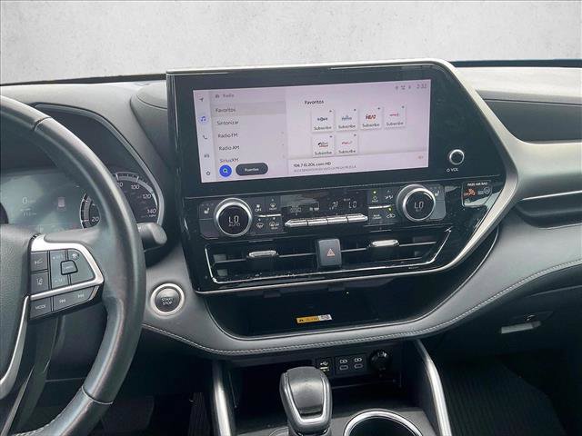 Used 2024 Toyota Highlander XLE FWD image 6