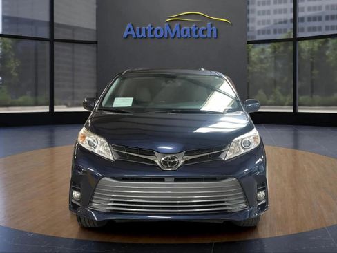 Used 2019 Toyota Sienna XLE image 3