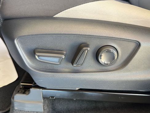 Used 2026 Toyota Tacoma TRD Sport w/ TRD Sport Upgrade Package image 11