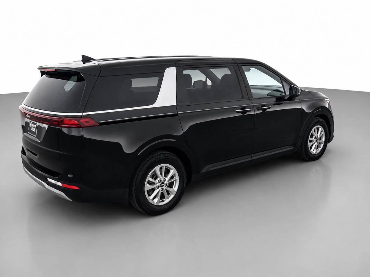 Used 2023 Kia Carnival LX FWD image 5